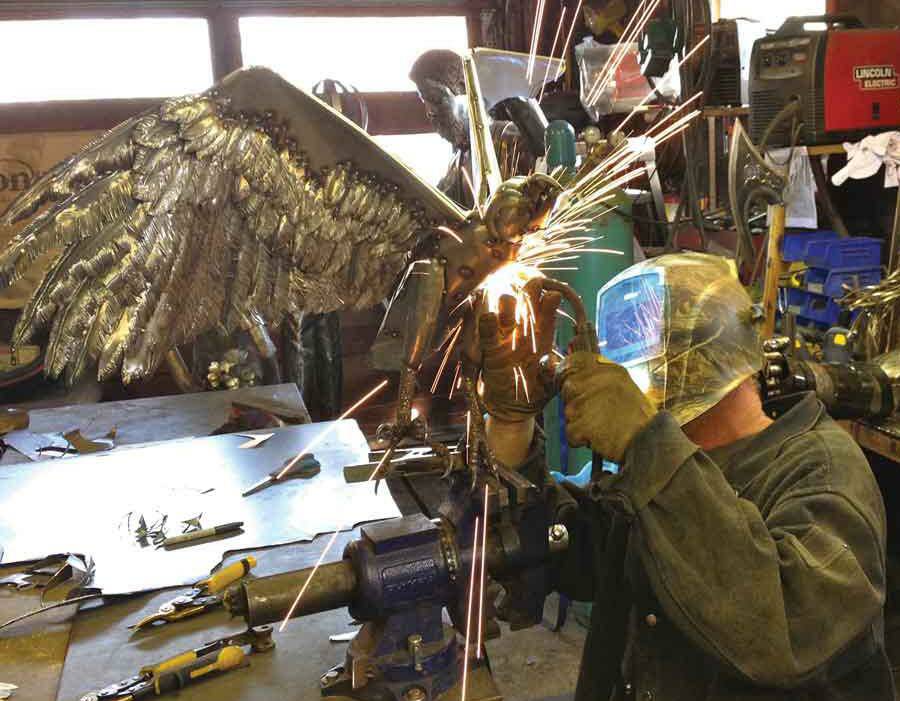 全球钣金新闻-金属制造狂：焊工制作动物的金属钣金-开云·官方端在线入口-开云(中国)